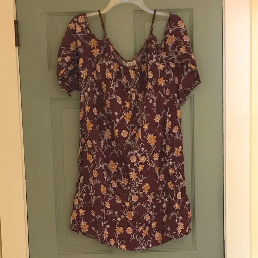 Burgundy cold shoulder tunic NWT